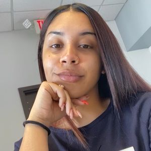 Meet your Posher, Tee